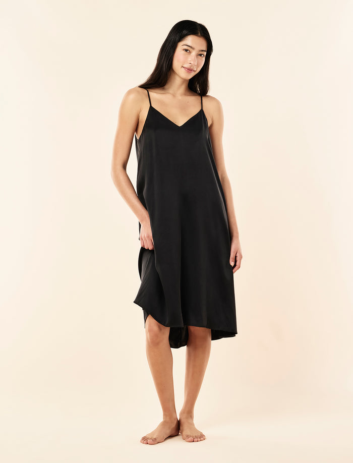 Zoey wearing the Audrey Washable Silk Slip Nightgown
[model: Zoey wears size S |  Height: 172cm/ 5’7” | Bust: 80cm | Waist: 62cm | Hips: 89.5cm]