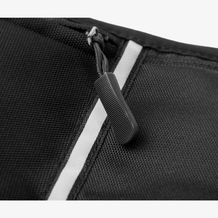AMP04618 - Dynamic Shield™ Running Waistpack in black showing the zipper zoomed in