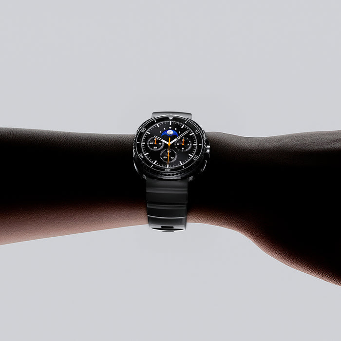AMP10151 - Galaxy Watch 9 Series  WBS2 in black showing clock with hand