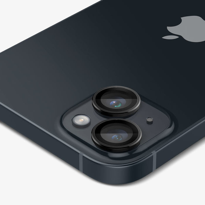AGL05213 - iPhone 15 / 15 Plus Optik Pro Lens Protector in black showing the back, side and top zoomed in on camera lens