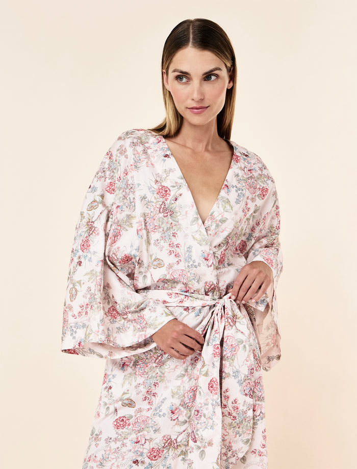 Lilly wearing the Layla Kimono Maxi Robe
[model: Lilly wears size S |  Height: 170cm
/ 5’7” | Bust: 75cm | Waist: 58cm | Hips: 89cm]