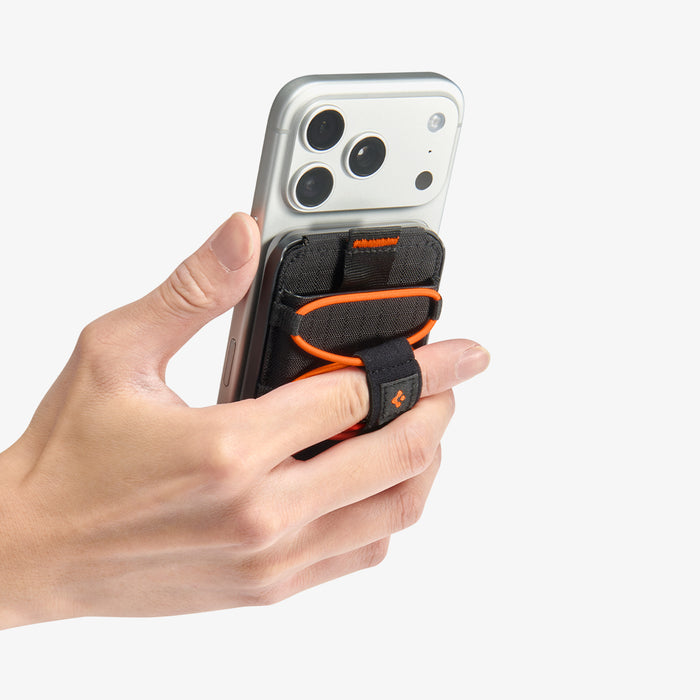AFA10552 - Tiefit Card Holder (MagFit) in Black showing grab with hand