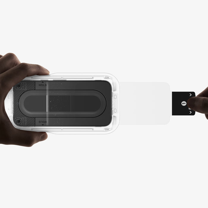 AGL11486 - Pixel 11 Pro XL GLAS.tR EZ Fit | Privacy pull tab removing dust during screen protector installation.