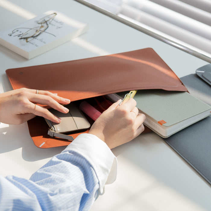 AFA06416 - Spigen Valentinus MacBook Sleeve workspace use storing laptop notebook and accessories
