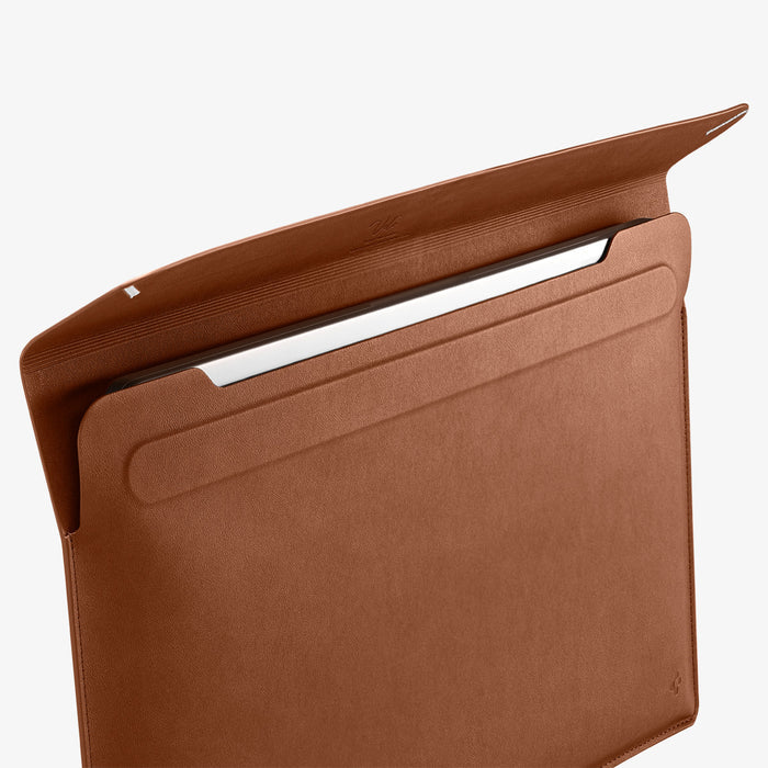 AFA06416 - Spigen Valentinus MacBook Sleeve interior pocket design for secure laptop storage